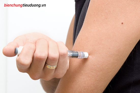 Cách tiêm insulin với bơm tiêm và bút tiêm: Đầy đủ, chi tiết nhất