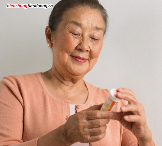 Lưu ý khi sử dụng thuốc hạ đường huyết ở người bệnh tiểu đường cao tuổi