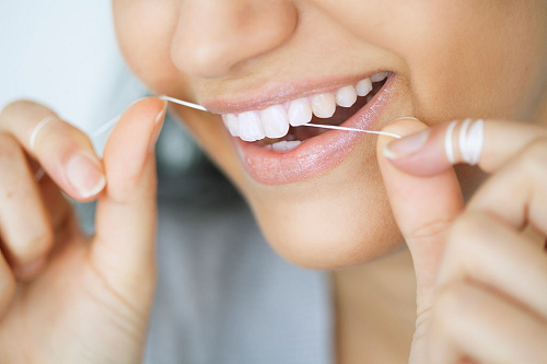  Không vệ sinh răng miệng tốt là nguyên nhân gây viêm sưng lợi