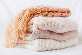   Tránh sử dụng đồ len nhằm hạn chế kích ứng khi da khô sần sùi