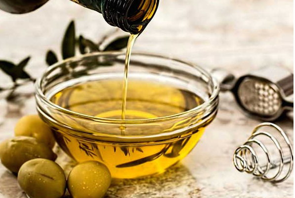  Dầu olive giúp cải thiện tình trạng chảy máu chân răng