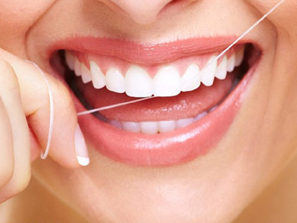 Vệ sinh răng miệng kém là nguyên nhân gây viêm chân răng sưng mặt