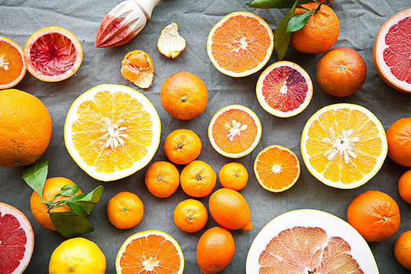 Tăng cường bổ sung trái cây giàu vitamin C giúp cải thiện viêm lợi