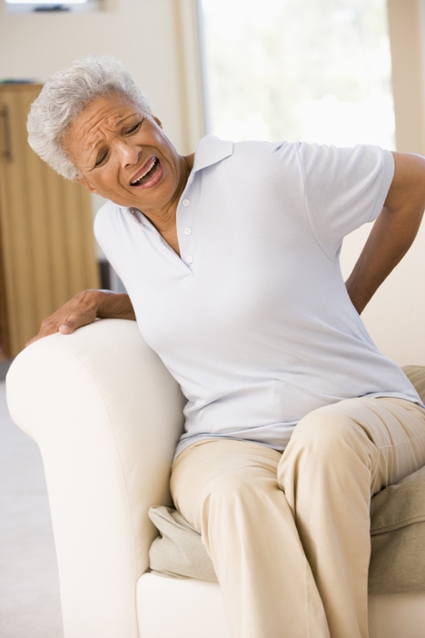 Phòng tránh đau lưng ở người cao tuổi