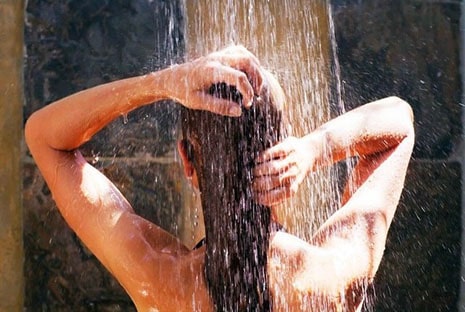 cách trị ngứa da toàn thân tại nhà bằng cách tắm