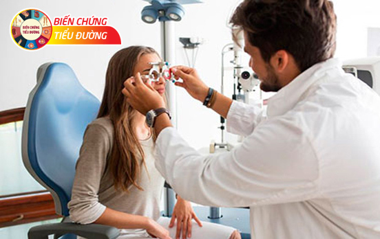 Người bệnh tiểu đường nên khám mắt ít nhất 1 lần mỗi năm.