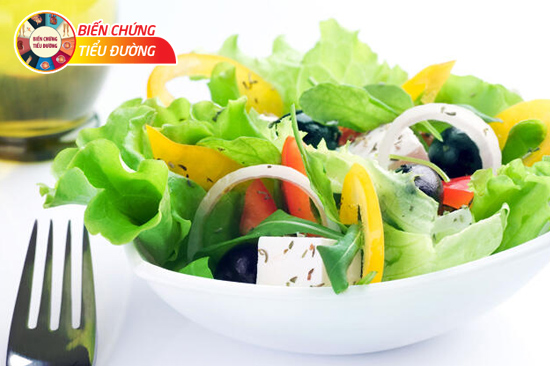 Kết hợp rau xanh cùng cơm trắng sẽ giúp giảm đường máu tốt hơn