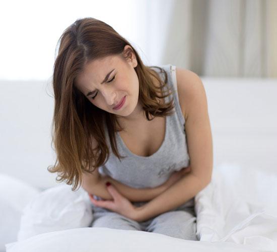 Đau bụng kinh dữ dội là dấu hiệu cảnh báo lạc nội mạc tử cung