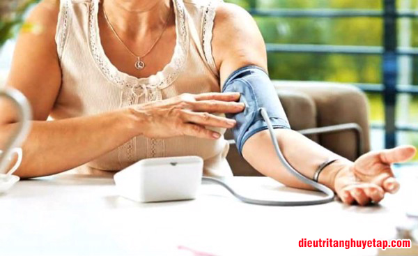 Theo dõi huyết áp thường xuyên để ngăn chặn nguy cơ cao huyết áp kịp thời