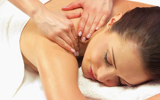 Massage điều trị bệnh gai cột sống cổ