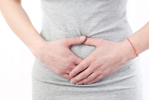 Đau bụng kinh kéo dài là hiện tượng thường gặp ở những người bị u lạc nội mạc tử cung