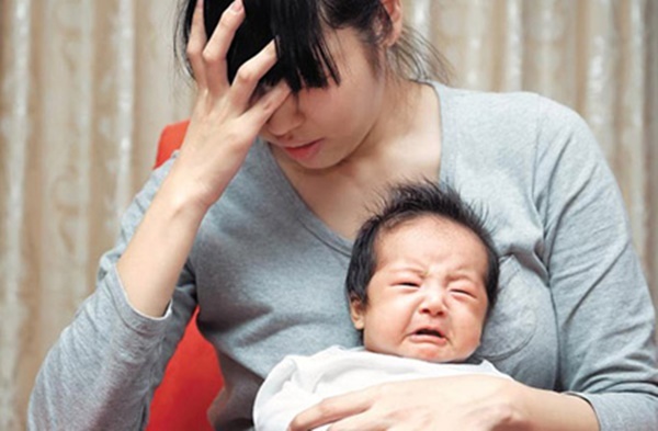 Stress khi nuôi con nhỏ cũng ảnh hưởng đến chu kỳ kinh nguyệt