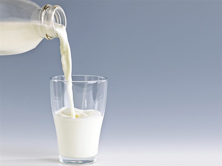 Sữa tươi tốt cho trẻ bị tay chân miệng