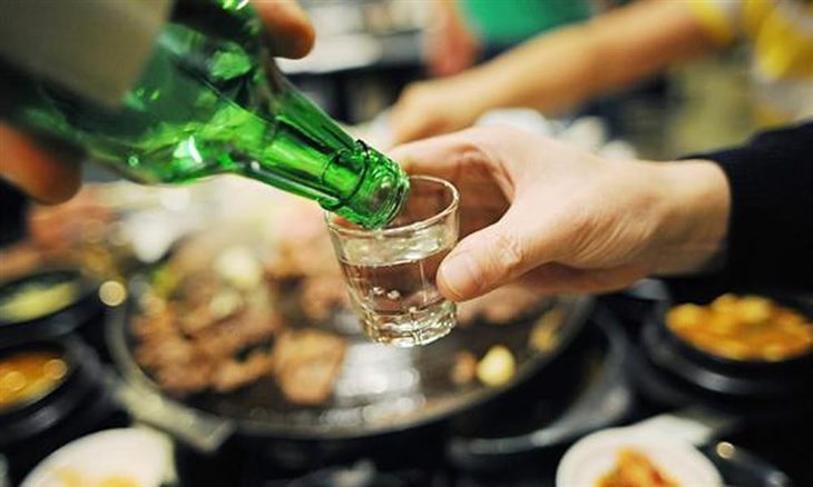 Uống nhiều rượu làm tăng nguy cơ bị vảy nến