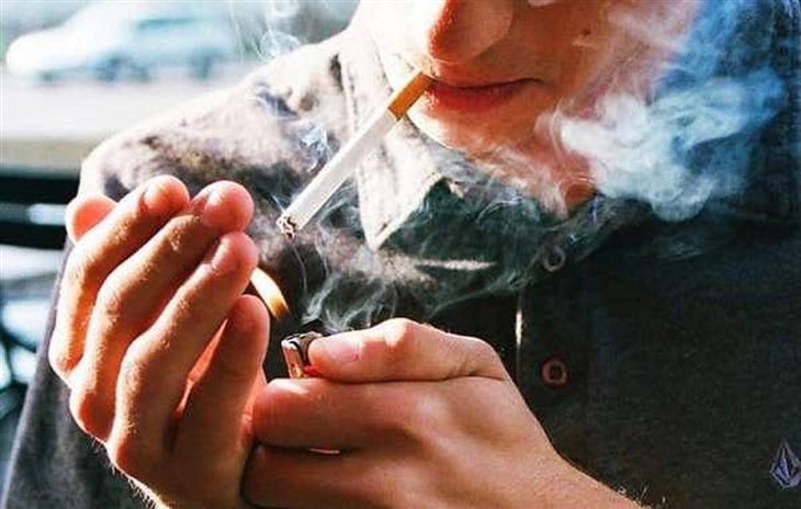 Hút thuốc lá làm tăng nguy cơ mắc vảy nến