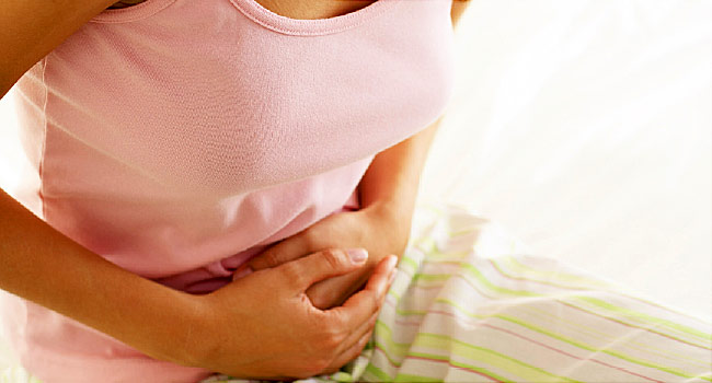 Đau bụng kinh dữ dội là triệu chứng lạc nội mạc tử cung phổ biến nhất