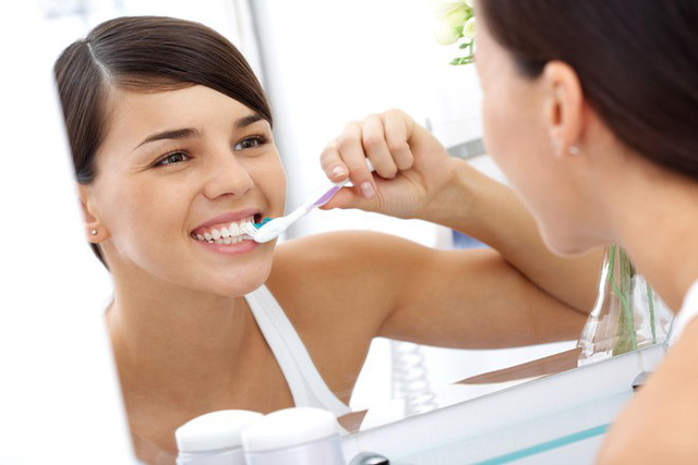 Vệ sinh răng miệng đúng cách giúp bạn cải thiện chứng hôi miệng 