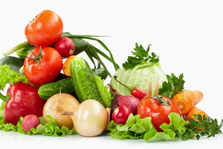 Chế độ ăn nhiều rau xanh, hoa quả giúp tăng cường sức khỏe toàn trạng