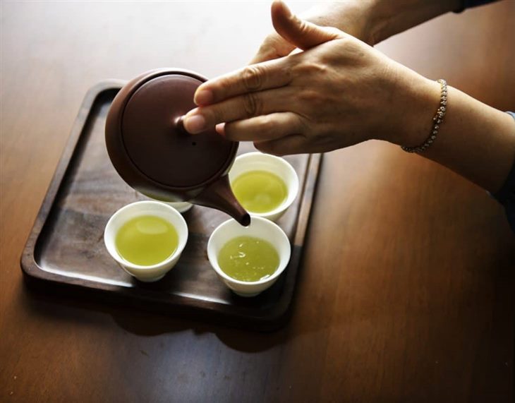 Người bị u phổi nên uống 2 cốc trà xanh mỗi ngày
