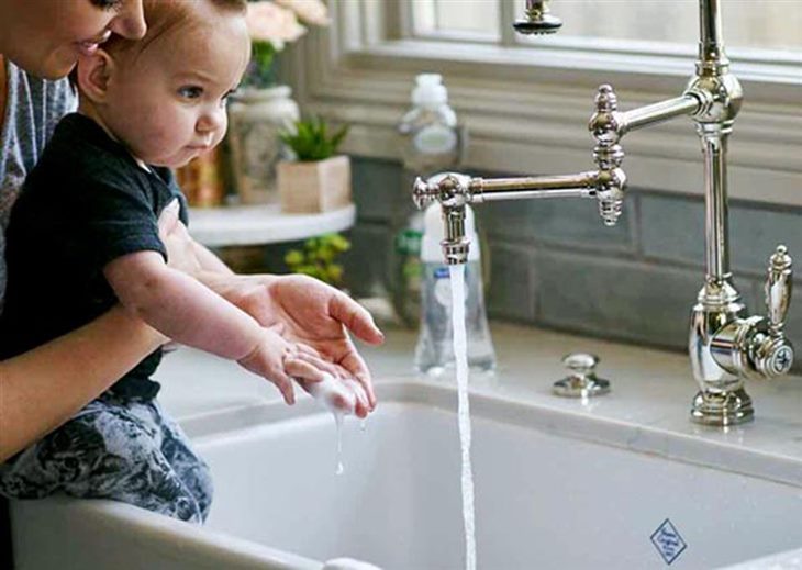   Giữ vệ sinh sạch sẽ cho bé khi bị tay chân miệng