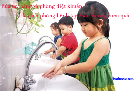 Tập cho trẻ thói quen rửa tay trước khi ăn, sau khi đi vệ sinh mỗi ngày