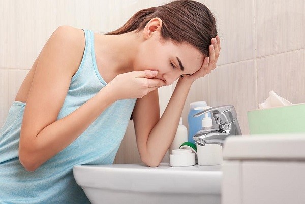 Người mắc lạc nội mạc tử cung có thể gặp triệu chứng buồn nôn trong giai đoạn 3