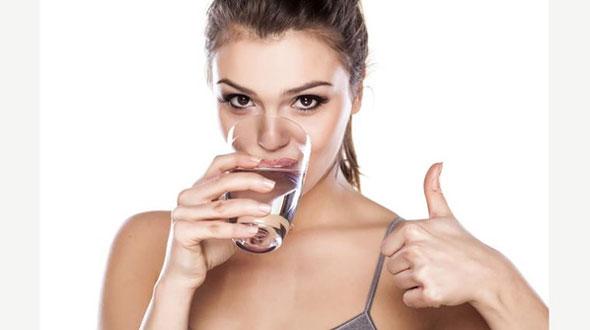    Giữ thói quen uống nhiều nước để da khỏe mạnh