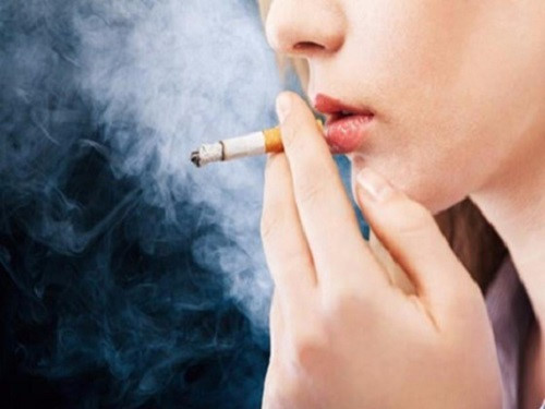 Hút thuốc lá làm trầm trọng thêm triệu chứng vảy nến