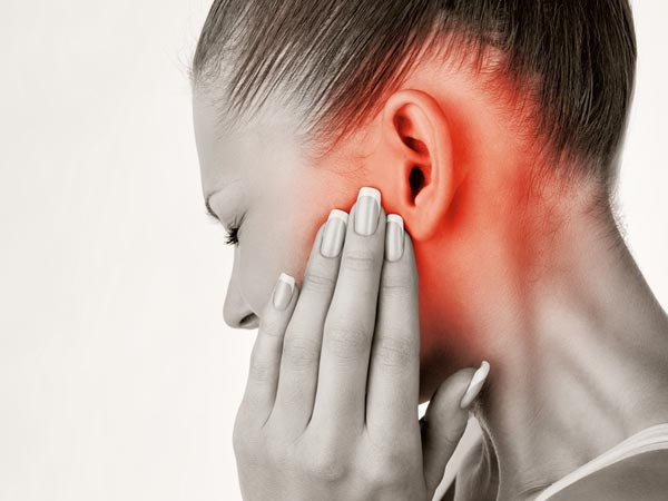 Mắc bệnh viêm tai giữa gây ù tai