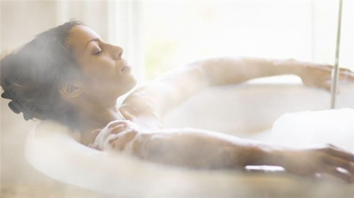 Tắm nước ấm giúp cơ thể thư giãn