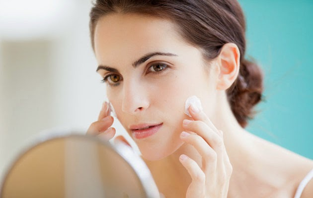 Giữ ẩm cho da là một cách giúp giảm triệu chứng của bệnh vảy nến hiệu quả
