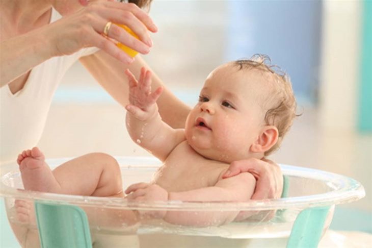    Tắm đúng cách giúp trẻ cải thiện bệnh cúm nhanh