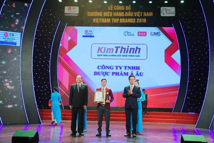 Kim Thính vinh dự nhận giải thưởng Việt Nam Top Brand 2019