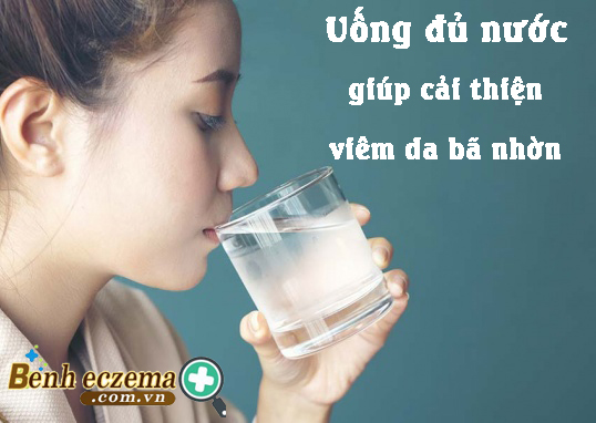  Uống đủ nước giúp cải thiện viêm da bã nhờn