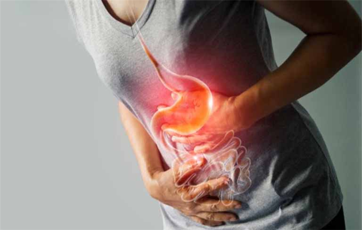  Chị Nga dùng thuốc tây điều trị viêm da bị ảnh hưởng đến dạ dày (ảnh minh họa)
