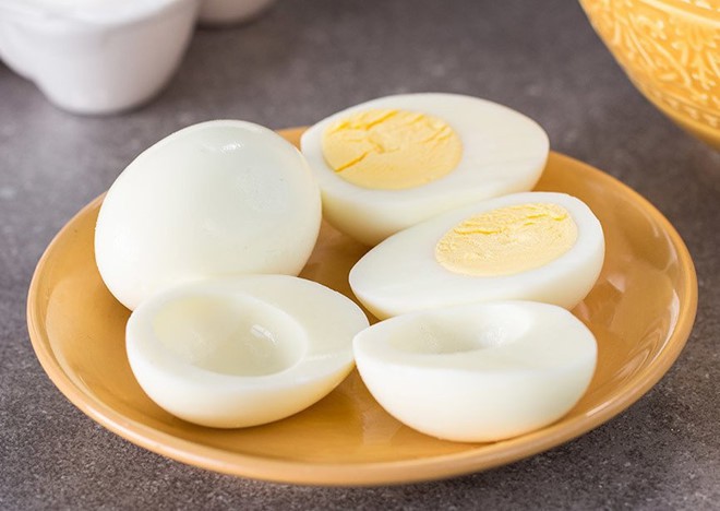   Người bị thận yếu chỉ nên ăn lòng trắng trứng