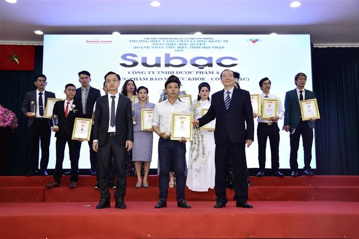 Cốm Subạc vinh dự nhận giải thưởng ‘Thương hiệu vàng chất lượng quốc tế 2020”