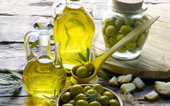   Súc miệng với dầu olive giúp cải thiện chảy máu chân răng hiệu quả