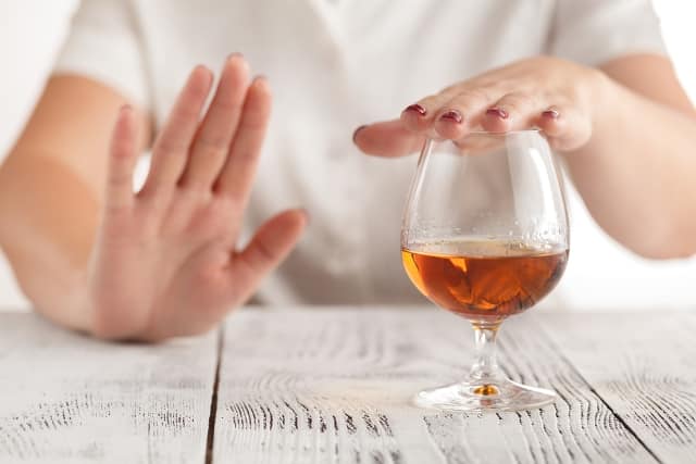 Hạn chế sử dụng đồ uống có cồn giúp giảm nguy cơ mắc ung thư phổi