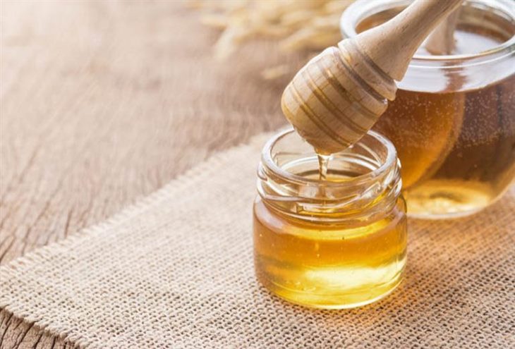 Uống mật ong giúp cải thiện đau rát họng rất tốt
