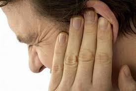 Viêm tai giữa có mủ gây khó chịu cho người mắc