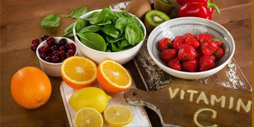   Bổ sung nhiều vitamin C, vitamin K giúp điều trị bệnh nhiệt miệng
