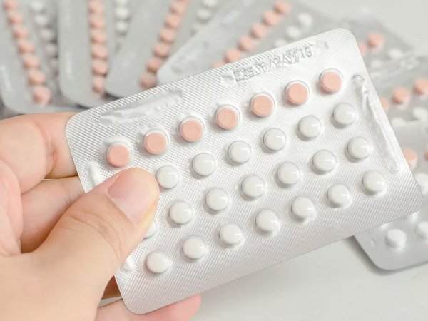 Không nên sử dụng thuốc tránh thai hàng ngày khi bị u nang buồng trứng