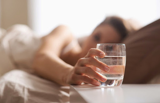   Khi thận bị ứ nước có nên uống nhiều nước không?