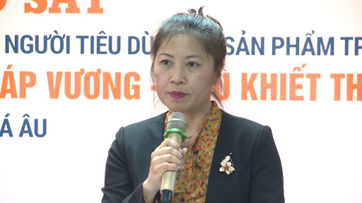  Bà Nguyễn Ngọc Diệp, Phụ trách Ấn phẩm Tư vấn Tiêu Dùng & Chương trình Tin Dùng Việt Nam phát biểu tại hội thảo