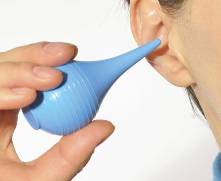Nên vệ sinh tai thường xuyên để phòng ngừa viêm tai giữa