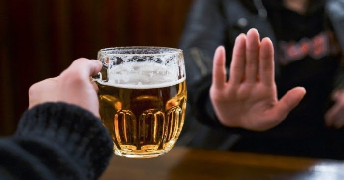 Người bị khàn tiếng cần tuyệt đối tránh bia, rượu