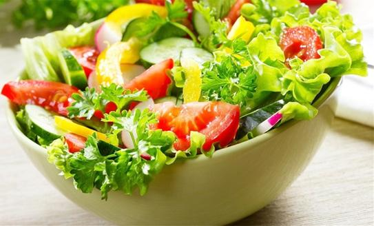    Ăn nhiều rau xanh giúp cải thiện tình trạng 30 phút đi tiểu một lần