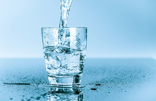 Nước giúp cấp ẩm cho làn da
