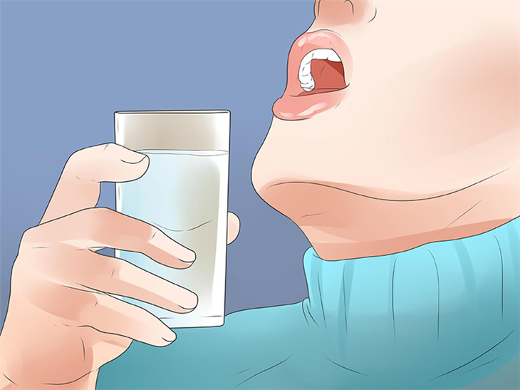   Súc miệng bằng nước muối giúp giảm đau nhức răng tức thì
